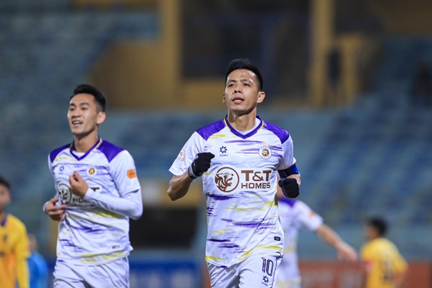 Văn Quyết nhường cả 2 quả penalty cho đồng đội trong trận thắng HAGL