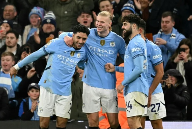 Vắng bóng tiki-taka trước Chelsea, Pep lên tiếng lý giải