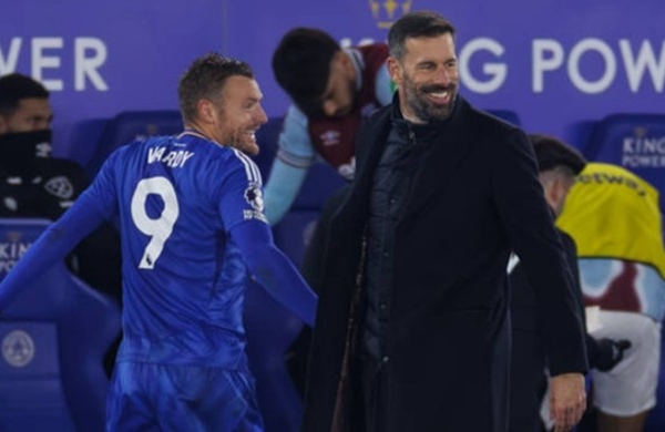 Vardy 'cứu giá' Van Nistelrooy trước Brighton