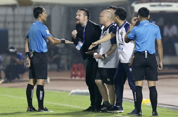 VFF ra quyết định cho loạt HLV nhận thẻ đỏ tại vòng 13 V-League
