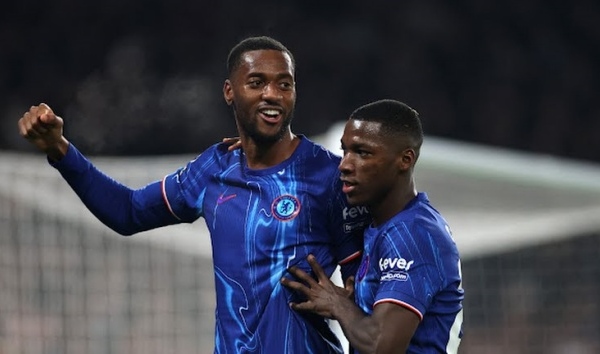 Vì sao bàn thắng của Chelsea trước Wolves được công nhận dù trọng tài căng cờ việt vị?