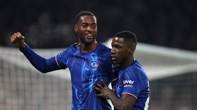 Vì sao bàn thắng của Chelsea trước Wolves được công nhận dù trọng tài căng cờ việt vị?
