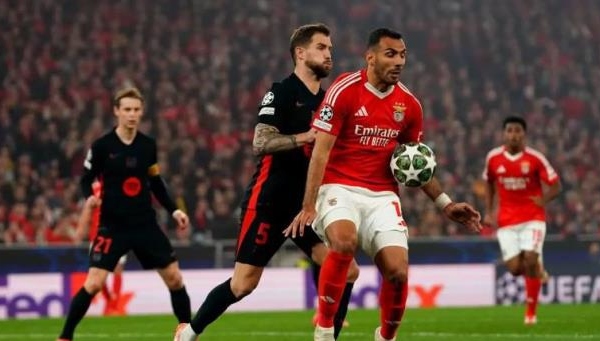 Vì sao CĐV Barcelona phẫn nộ trong trận đấu với Benfica?