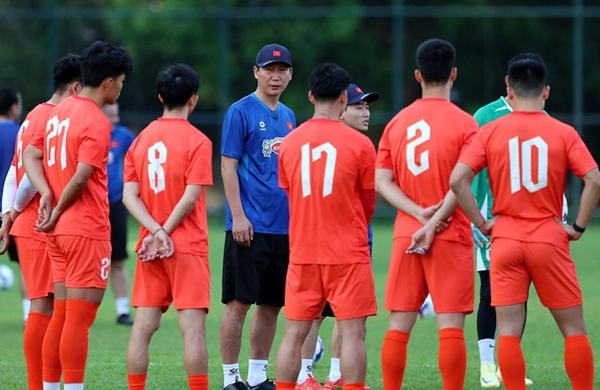 Việt Nam cần cẩn thận về Campuchia và Lào