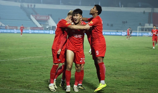 Viettel 'xuất xưởng' 3 cái tên cho HLV Kim Sang Sik