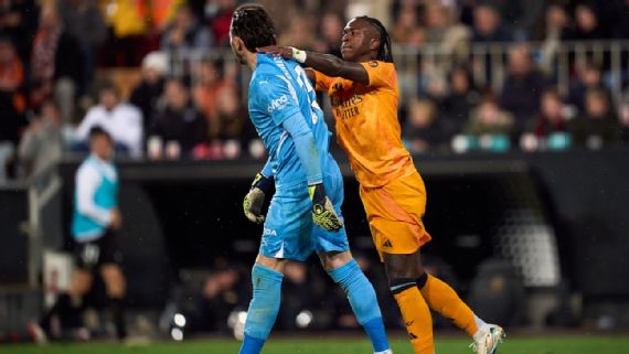 Vinicius lên tiếng sau thẻ đỏ trong chiến thắng của Real Madrid trước Valencia