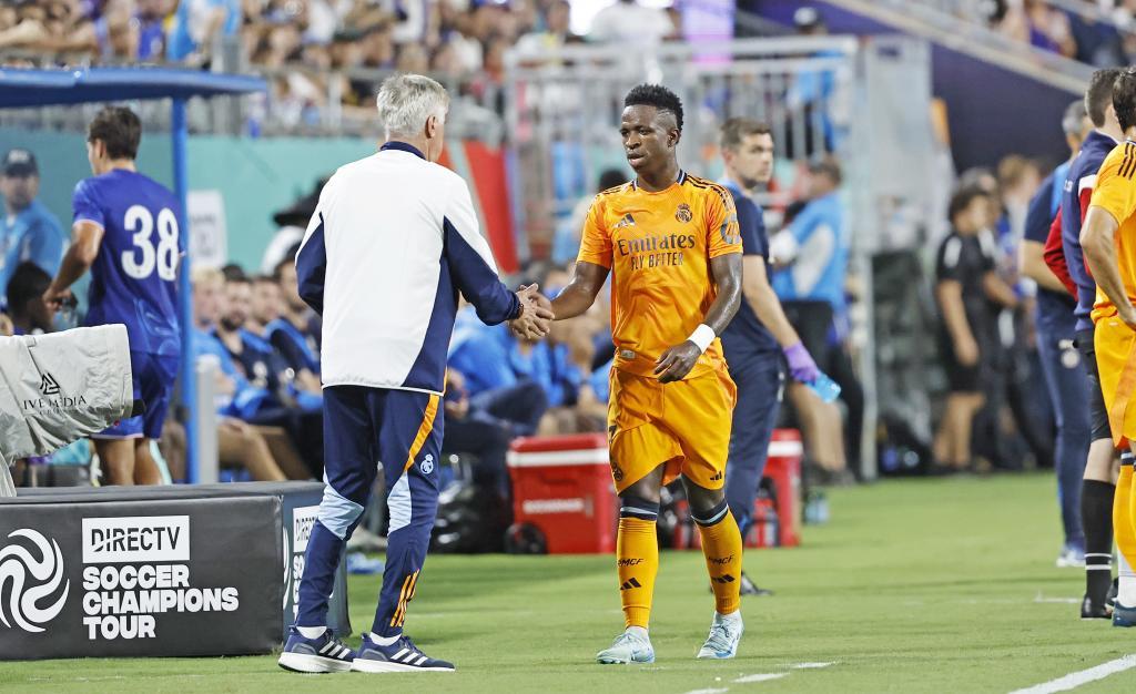 Vinicius phá vỡ im lặng về tin đồn đến Ả Rập Saudi