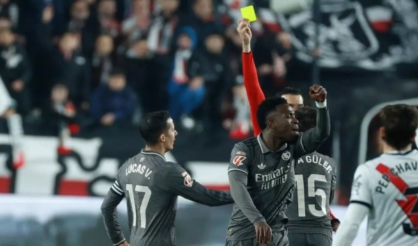 Vinicius trả giá đắt vì la hét trọng tài