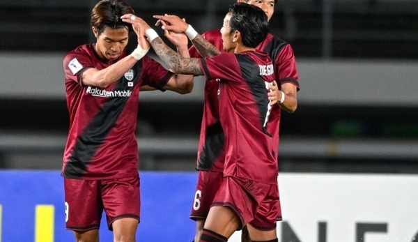 Vissel Kobe thua thảm Thân Hoa Thượng Hải khi mất người từ phút thứ 7