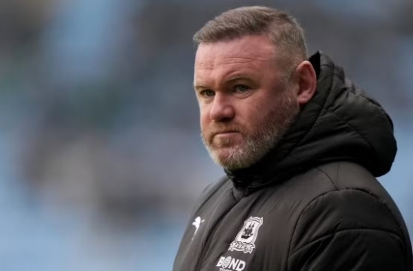 Vừa bị sa thải, Rooney lập tức có lời mời công việc mới