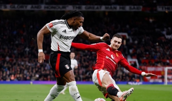 Wayne Rooney chỉ trích Ruben Amorim "ngây thơ" sau thất bại của Man United ở FA Cup