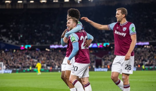 West Ham 2-0 Leicester: nguy cơ xuống hạng; Hai sự đối lập