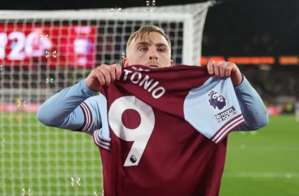 West Ham chiến thắng, Bowen gửi thông điệp ý nghĩa tới Antonio