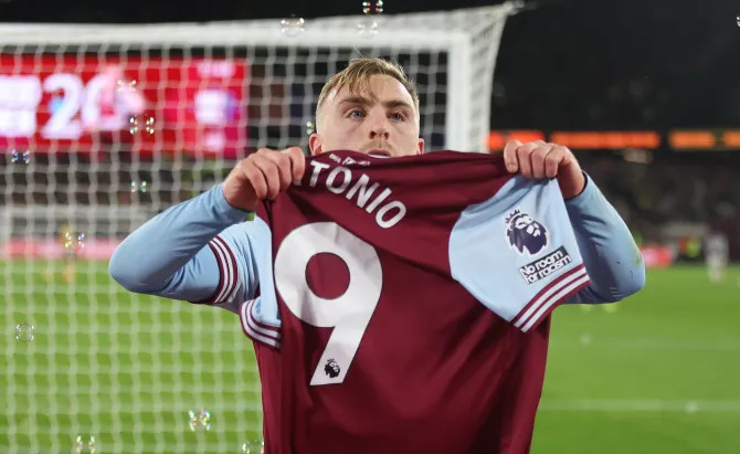 West Ham chiến thắng, Bowen gửi thông điệp ý nghĩa tới Antonio