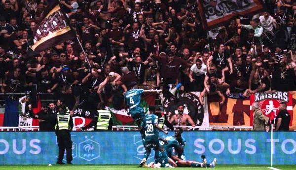 Xác định đội cuối cùng thăng hạng Ligue 1 2025/26