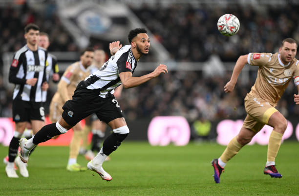 Xác nhận! Newcastle từ chối lời đề nghị 11 triệu, Mourinho nhận trái đắng
