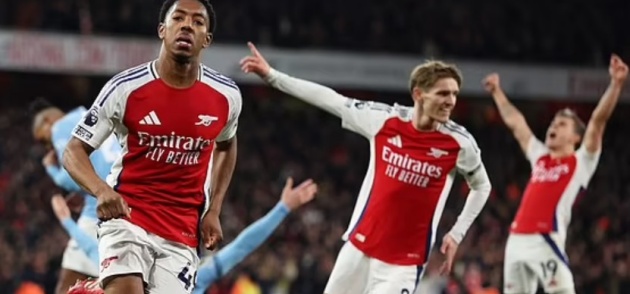 Xé lưới Man City, sao Arsenal được so sánh với Wayne Rooney