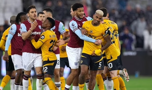 Xô xát nảy lửa ở trận West Ham vs Wolves