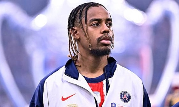 Arsenal và Chelsea quan tâm, PSG ra quyết định với Barcola