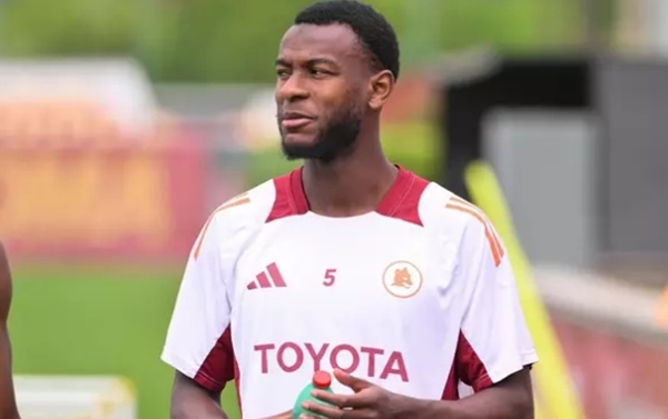 AS Roma đề nghị bán Ndicka, Real Madrid chần chừ