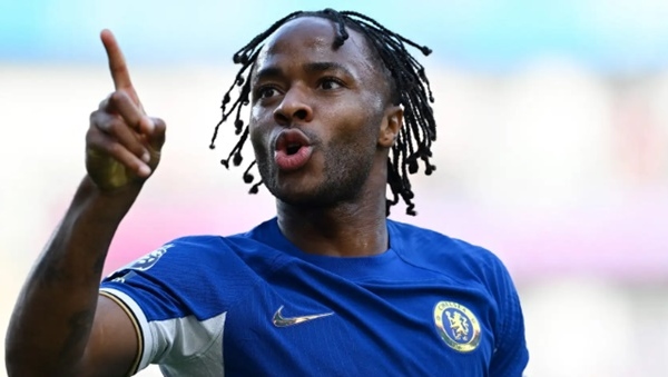 Bế tắc ở Arsenal và Chelsea, còn ông lớn nào dám đặt cược vào Sterling?