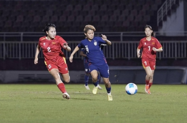 CĐV Đông Nam Á động viên U19 nữ Việt Nam sau trận thua Thái Lan