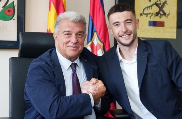 CHÍNH THỨC! Barca công bố bản hợp đồng đầu tiên ở hè 2025