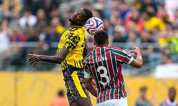 Fluminense và Dortmund cầm chân nhau trong trận cầu của những thủ môn