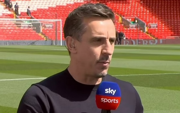 Gary Neville công khai xin lỗi Loris Karius sau phát ngôn quá đà