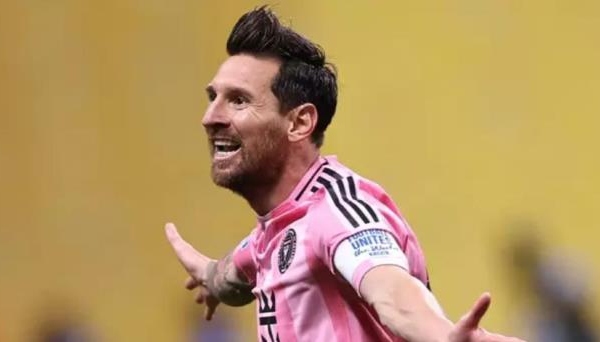 Ghi bàn dù đau cơ đùi, Messi khiến Mascherano choáng váng
