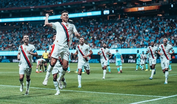 Guardiola khen ngợi Ait-Nouri và Echeverri sau chiến thắng 6-0