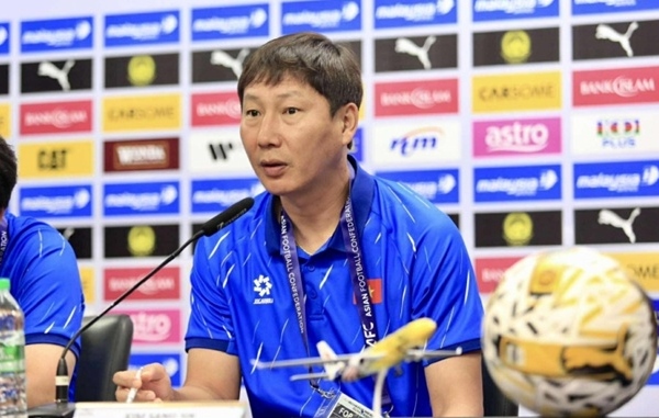 HLV Kim Sang-sik coi Malaysia là thử thách khó nhất