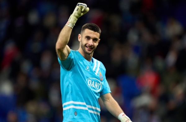 Joan Garcia trả lời câu hỏi về tin đồn gia nhập Barcelona