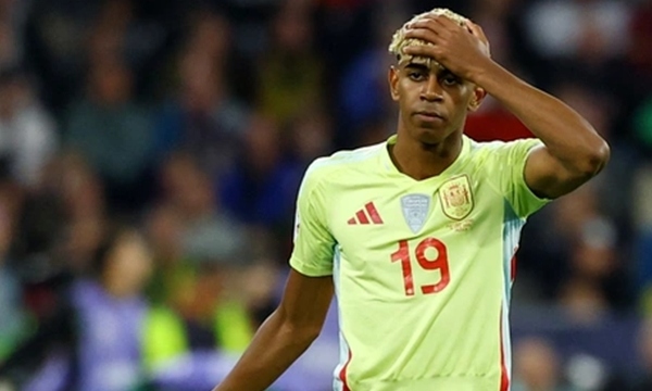Lamine Yamal "dỗi" khi bị thay ra, HLV Tây Ban Nha nói gì?