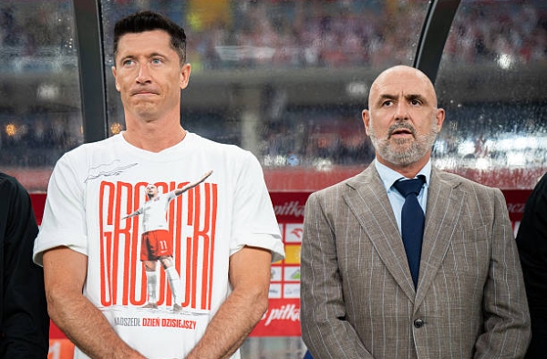 Lewandowski và vụ bê bối hủy hoại phòng thay đồ tuyển Ba Lan