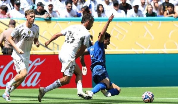Real Madrid 1-1 Al Hilal: Kịch tính VAR phút cuối; Bono hóa người hùng
