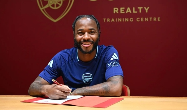 Sterling lặng lẽ nói lời chia tay Arsenal sau mùa giải nhạt nhòa