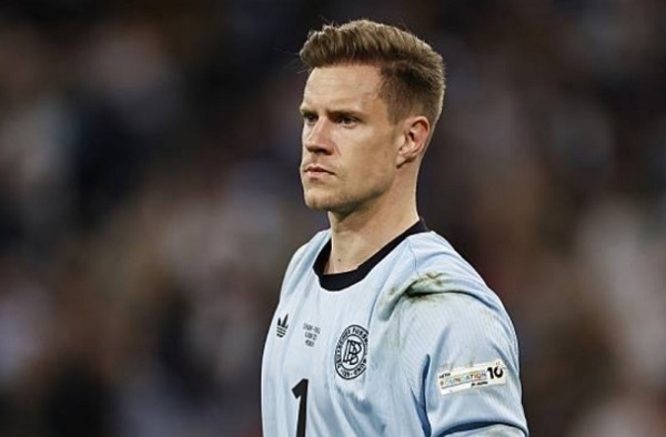 Ter Stegen khẳng định đẳng cấp giữa nghi ngờ ở Barcelona