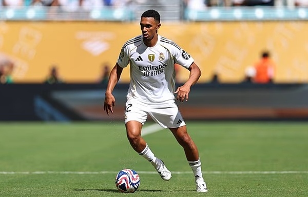 Trent Alexander-Arnold mắc sai lầm, CĐV Liverpool mỉa mai Real Madrid