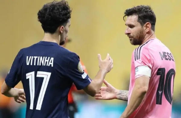 Vitinha biến Mercedes-Benz thành sân khấu riêng, bất chấp drama với Messi