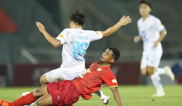 Adou Minh ưu tiên ở lại Hà Tĩnh dù được CAHN quan tâm