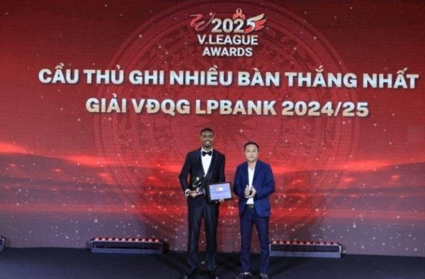 Alan Grafite lập hat-trick danh hiệu, tái lập thành tích của Xuân Son