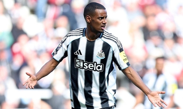 Alexander Isak không đến Singapore, cánh cửa rời Newcastle rộng mở?