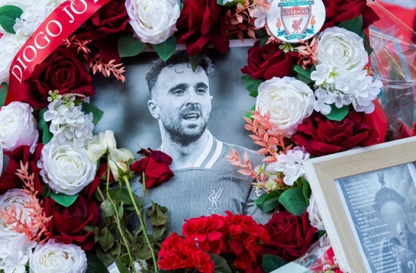 Arne Slot nêu lý do Liverpool vẫn đá giao hữu sau đám tang của Diogo Jota