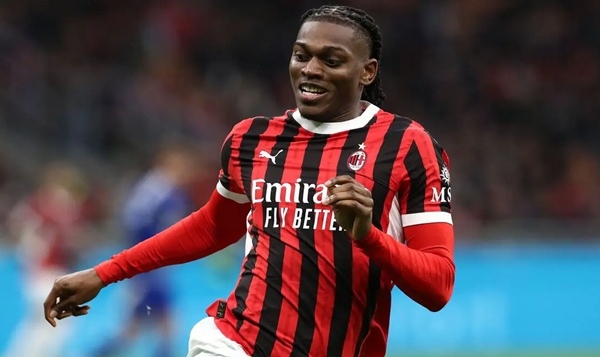 Bayern từ bỏ theo đuổi Leao: Arsenal và Man Utd hưởng lợi?