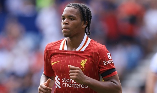 Bình luận viên Sky Sports kinh ngạc với sao mai 16 tuổi của Liverpool