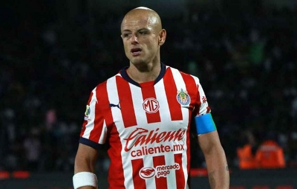 Chicharito nhận phạt vì phát ngôn gây tranh cãi về giới tính