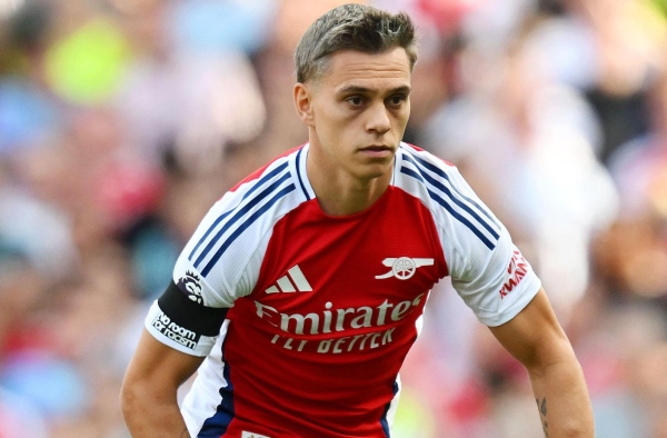 Chiêu mộ Madueke, Arsenal sẽ chia tay Trossard?