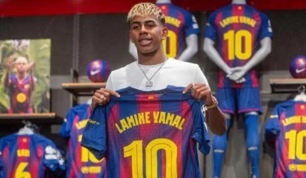 CHÍNH THỨC! Lamine Yamal nhận áo số 10, ký hợp đồng dài hạn với Barcelona