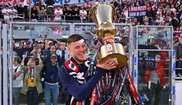 CHÍNH THỨC: Napoli chiêu mộ trung vệ Sam Beukema từ Bologna